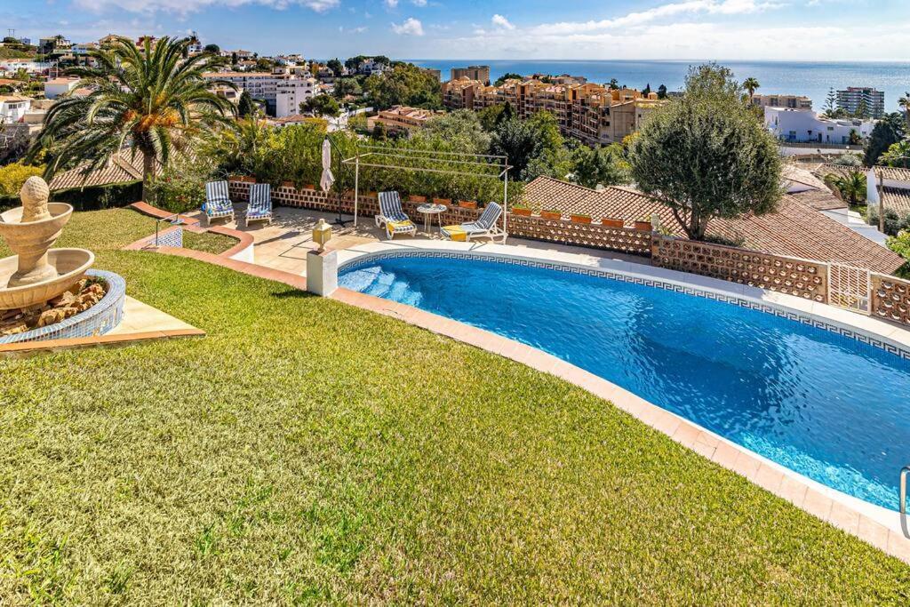 Villa Con Piscina En Fuengirola Exterior photo